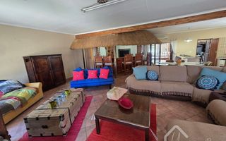 4 Bedroom House For Sale in Henties Bay Central, Henties Bay