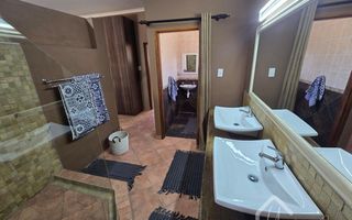 4 Bedroom House To Rent in Henties Bay Central, Henties Bay