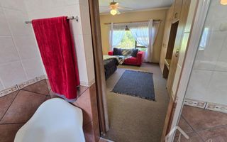 4 Bedroom House To Rent in Henties Bay Central, Henties Bay