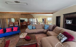 4 Bedroom House To Rent in Henties Bay Central, Henties Bay