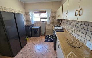 4 Bedroom House To Rent in Henties Bay Central, Henties Bay