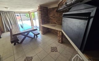 4 Bedroom House To Rent in Henties Bay Central, Henties Bay