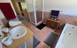 4 Bedroom House To Rent in Henties Bay Central, Henties Bay