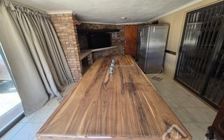 4 Bedroom House To Rent in Henties Bay Central, Henties Bay