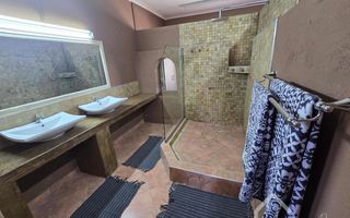 4 Bedroom House To Rent in Henties Bay Central, Henties Bay