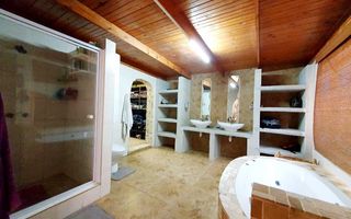 3 Bedroom House For Sale in Henties Bay Central