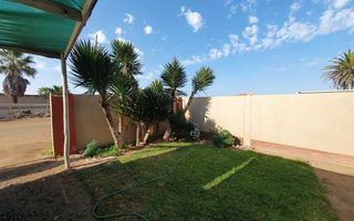 3 Bedroom House For Sale in Henties Bay Central