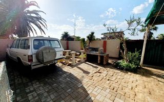3 Bedroom House For Sale in Henties Bay Central