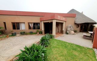 3 Bedroom House For Sale in Henties Bay Central