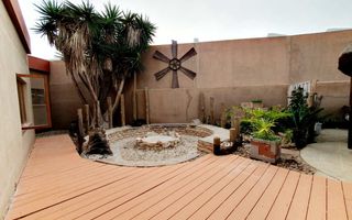 3 Bedroom House For Sale in Henties Bay Central