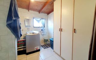 3 Bedroom House For Sale in Henties Bay Central