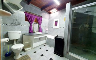 3 Bedroom House For Sale in Henties Bay Central