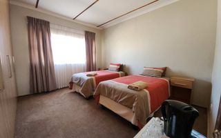 5 Bedroom House For Sale in Henties Bay Central