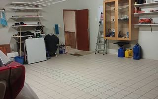 5 Bedroom House For Sale in Henties Bay Central