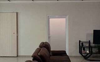 5 Bedroom House For Sale in Henties Bay Central