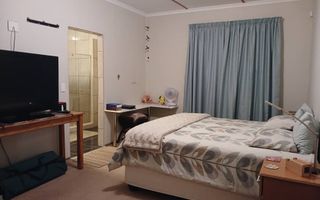 5 Bedroom House For Sale in Henties Bay Central