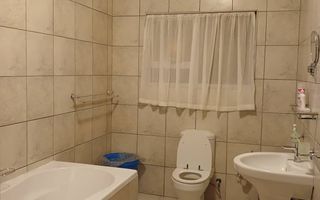 5 Bedroom House For Sale in Henties Bay Central