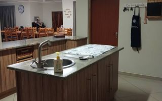 5 Bedroom House For Sale in Henties Bay Central