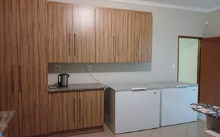 5 Bedroom House For Sale in Henties Bay Central