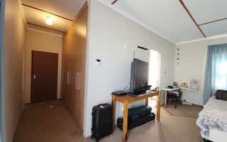 5 Bedroom House For Sale in Henties Bay Central