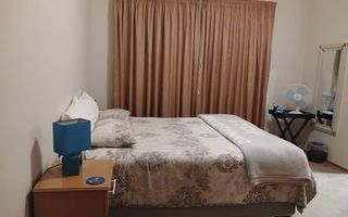 5 Bedroom House For Sale in Henties Bay Central