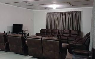 5 Bedroom House For Sale in Henties Bay Central