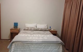 5 Bedroom House For Sale in Henties Bay Central