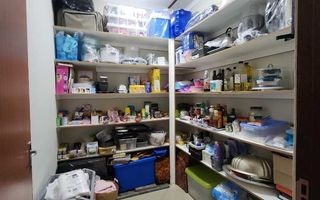 5 Bedroom House For Sale in Henties Bay Central