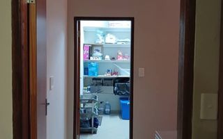 5 Bedroom House For Sale in Henties Bay Central