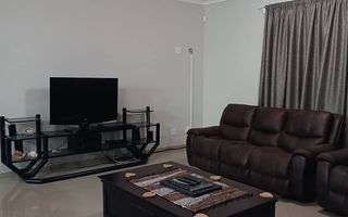 5 Bedroom House For Sale in Henties Bay Central