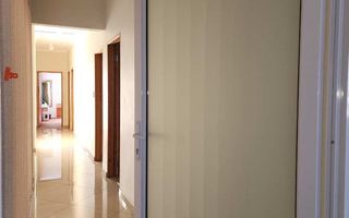 5 Bedroom House For Sale in Henties Bay Central