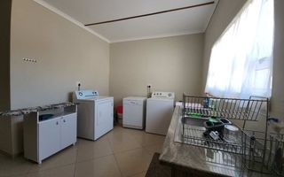 5 Bedroom House For Sale in Henties Bay Central