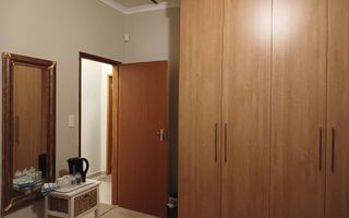 5 Bedroom House For Sale in Henties Bay Central