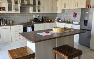 2 Bedroom Townhouse For Sale in Henties Bay Central, Henties...