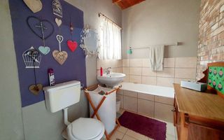 3 Bedroom House For Sale in Henties Bay Central