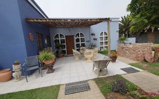 3 Bedroom House For Sale in Henties Bay Central