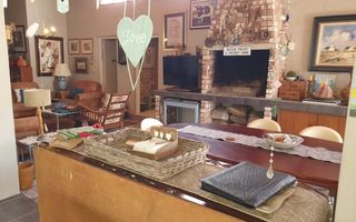 3 Bedroom House For Sale in Henties Bay Central