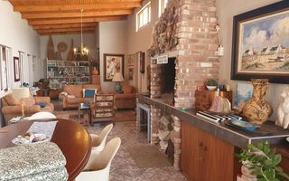 3 Bedroom House For Sale in Henties Bay Central