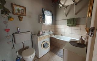 3 Bedroom House For Sale in Henties Bay Central