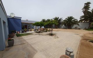 3 Bedroom House For Sale in Henties Bay Central