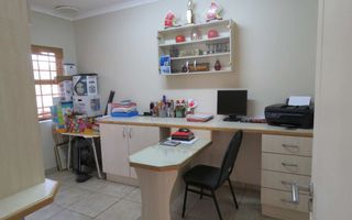 3 Bedroom House For Sale in Kleine Kuppe