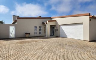 3 Bedroom House For Sale in Sunbay, Henties Bay