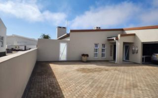 3 Bedroom House For Sale in Sunbay, Henties Bay