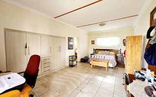4 Bedroom House For Sale in Henties Bay Central, Henties Bay