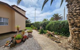 4 Bedroom House For Sale in Henties Bay Central, Henties Bay