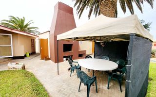 4 Bedroom House For Sale in Henties Bay Central, Henties Bay