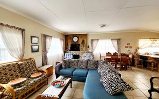 4 Bedroom House For Sale in Henties Bay Central, Henties Bay