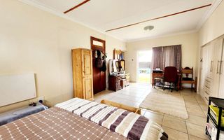 4 Bedroom House For Sale in Henties Bay Central, Henties Bay