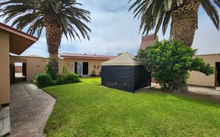 4 Bedroom House For Sale in Henties Bay Central, Henties Bay