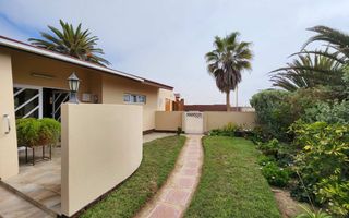 4 Bedroom House For Sale in Henties Bay Central, Henties Bay
